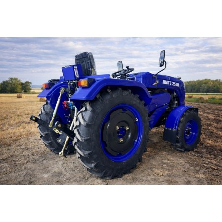 Трактор ДМТЗ 254В із гідропідсилювачем керма, редукторними мостами, примусова гідравліка, вага 1480 кг